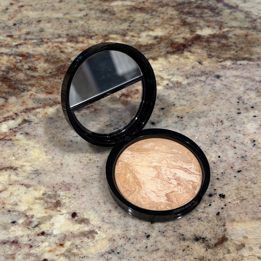 Laura Gellar Color Correcting Foundation - Picture 3 of 4
